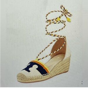 Tory Burch Laguna 60 Espadrille Wedge in Multicolor
Canvas Size 6